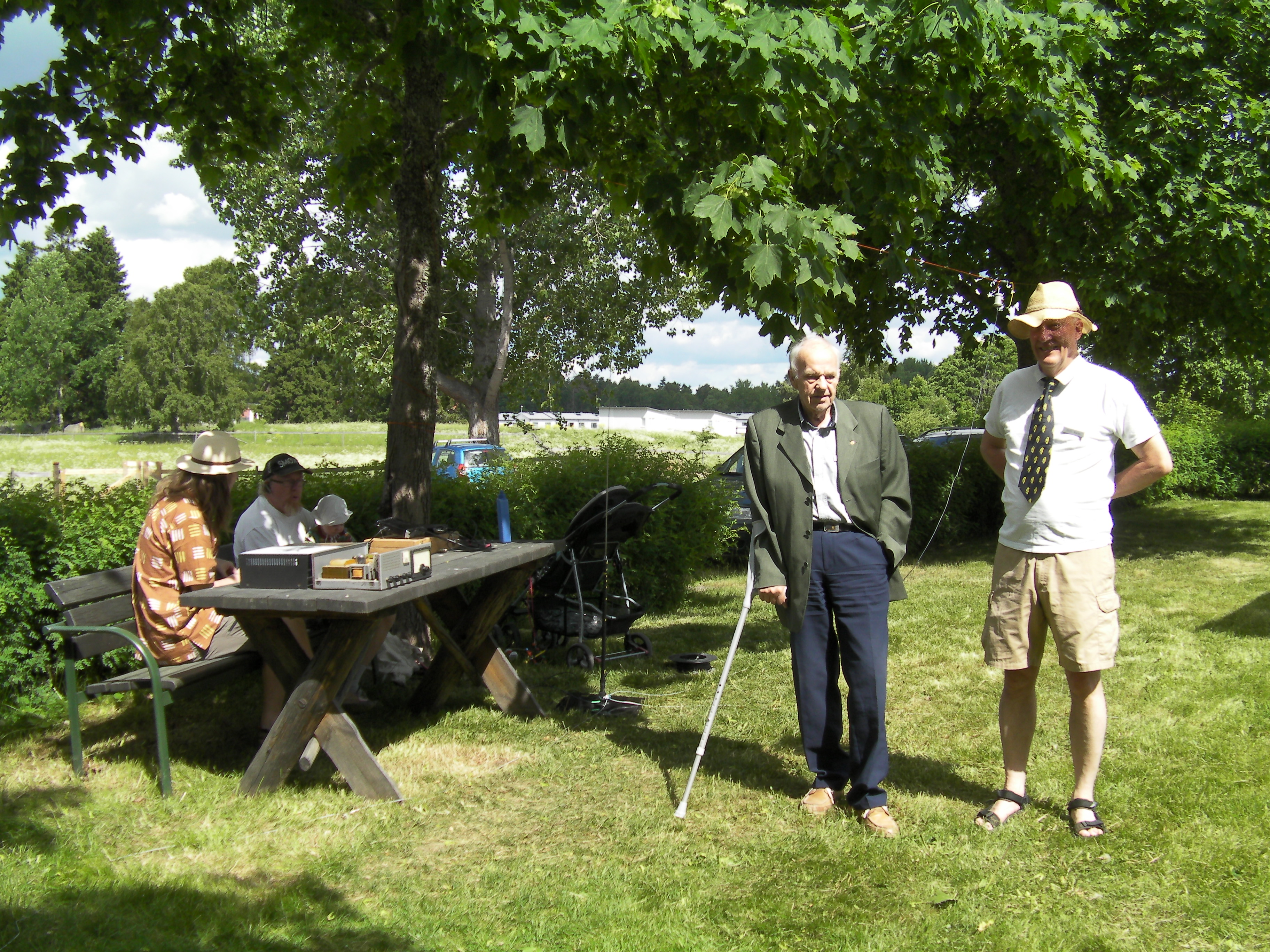 Bert och Martin i samspråk.